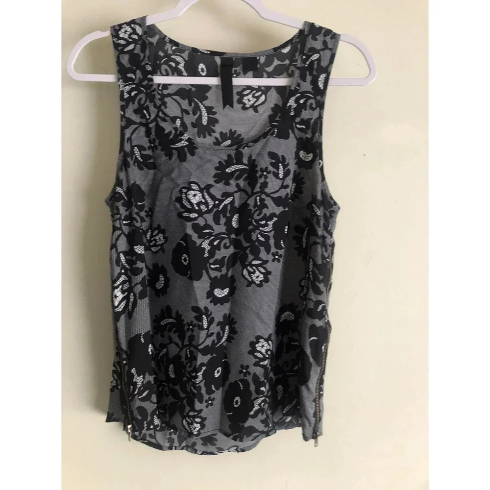 Women’s floral top Medium - Picture 1 of 5